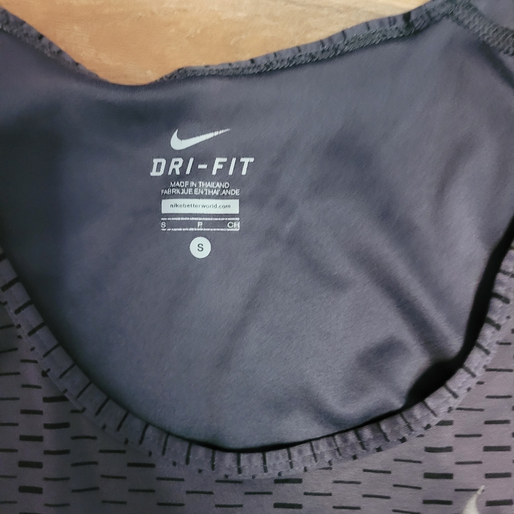 Nike tank top - Picture 2 of 3